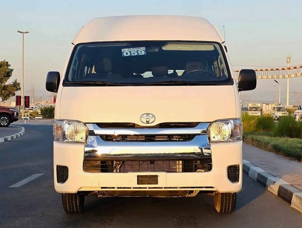 TOYOTA HIACE Image 1