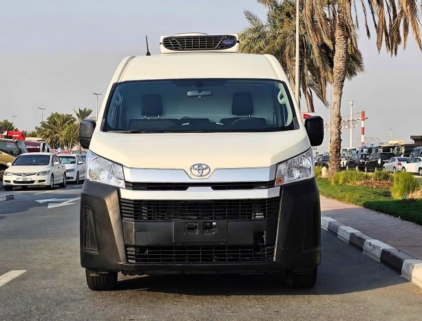 TOYOTA HIACE Image 1