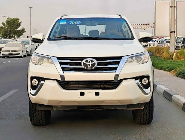 TOYOTA FORTUNER Image 1