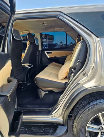 TOYOTA FORTUNER Image 8