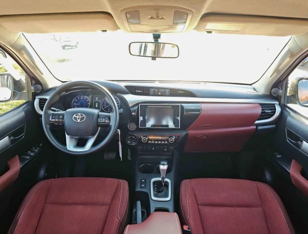 TOYOTA HILUX Image 4