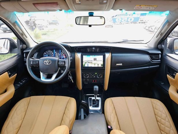 TOYOTA FORTUNER Image 5