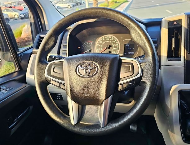 TOYOTA HIACE Image 8