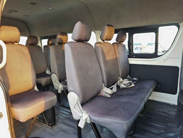 TOYOTA HIACE Image 5