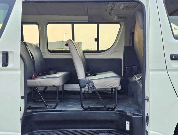 TOYOTA HIACE Image 5
