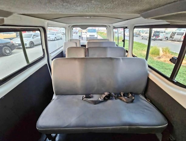 TOYOTA HIACE Image 3