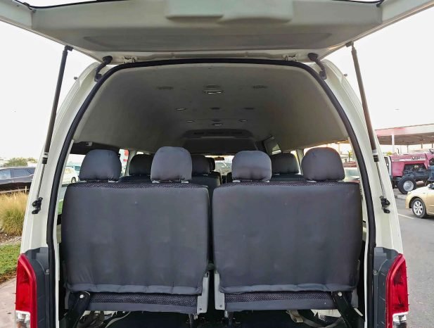 TOYOTA HIACE Image 11