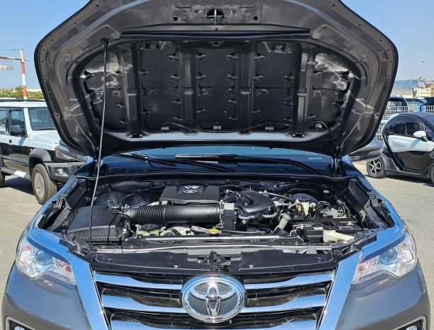 TOYOTA FORTUNER Image 12