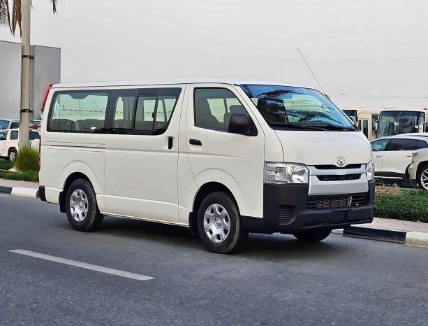 TOYOTA HIACE Image 2