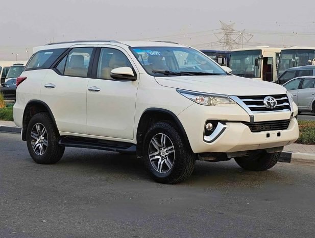 TOYOTA FORTUNER Image 2