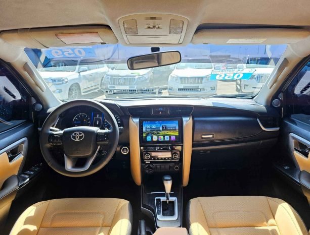 TOYOTA FORTUNER Image 6