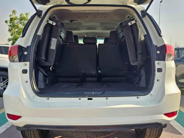 TOYOTA FORTUNER Image 13