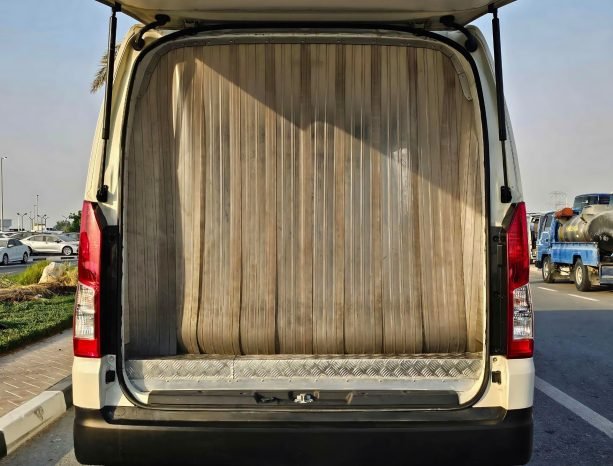 TOYOTA HIACE Image 14