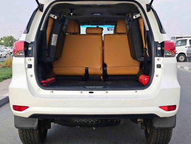 TOYOTA FORTUNER Image 13