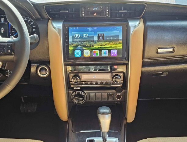 TOYOTA FORTUNER Image 4