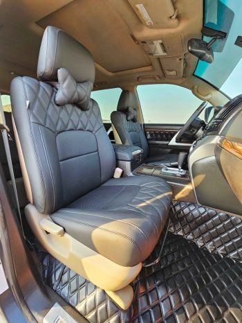 TOYOTA LANDCRUISER Image 8