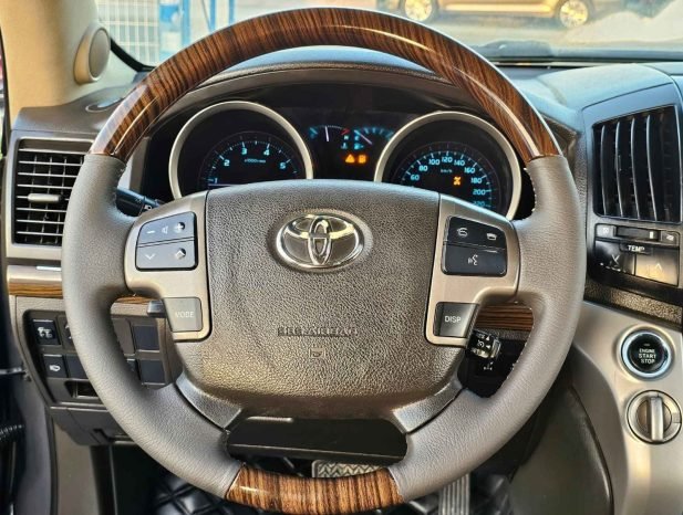 TOYOTA LANDCRUISER Image 6