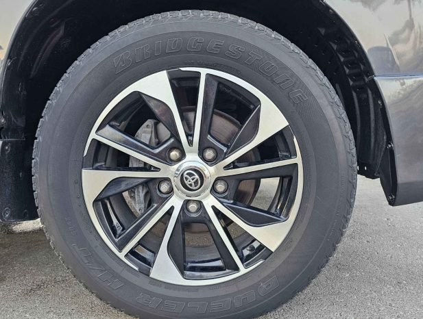 TOYOTA LANDCRUISER Image 13