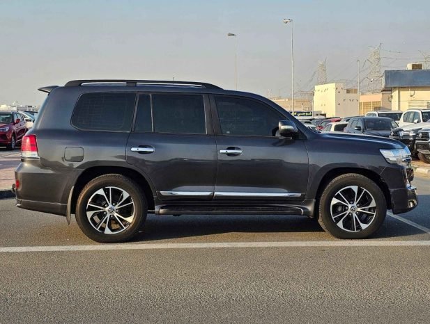 TOYOTA LANDCRUISER Image 18