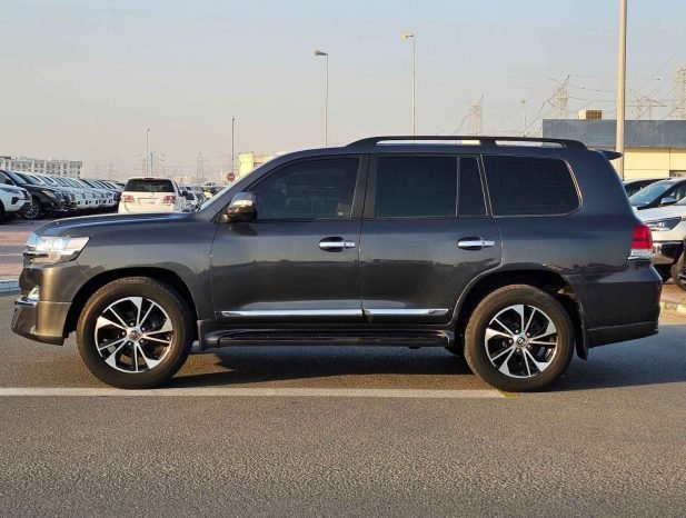 TOYOTA LANDCRUISER Image 17