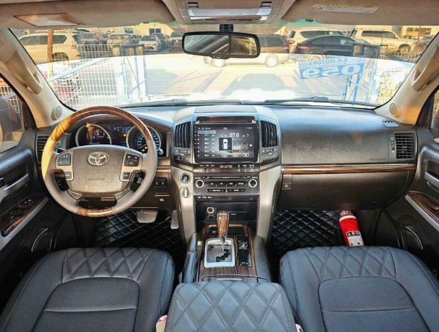 TOYOTA LANDCRUISER Image 7