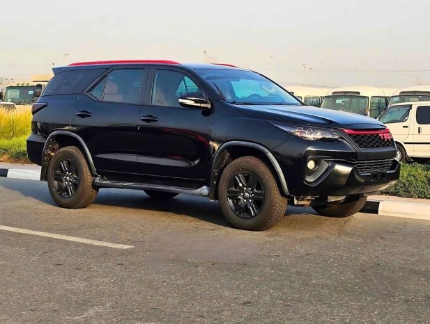 TOYOTA FORTUNER Image 2