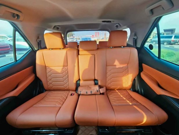 TOYOTA FORTUNER Image 4