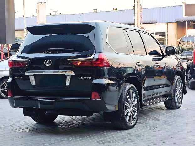 LEXUS LX 570 Image 17