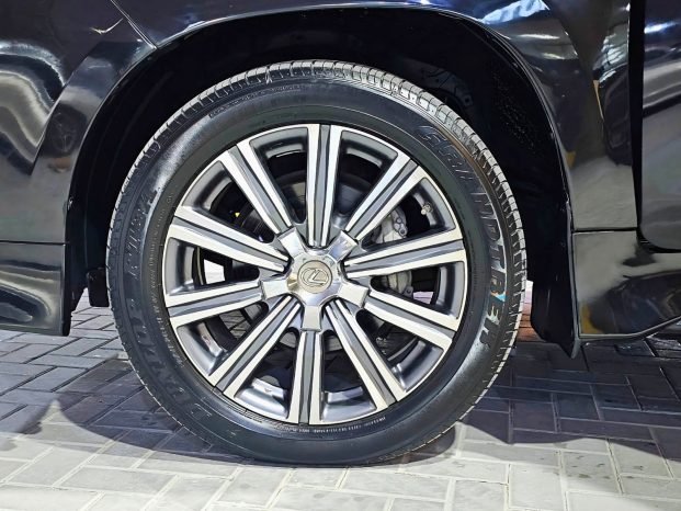 LEXUS LX 570 Image 12