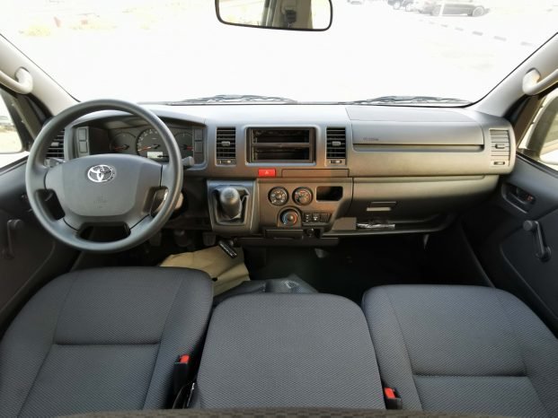TOYOTA HIACE Image 6