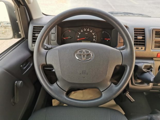 TOYOTA HIACE Image 5