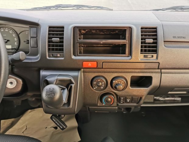 TOYOTA HIACE Image 7