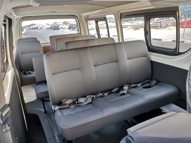 TOYOTA HIACE Image 4