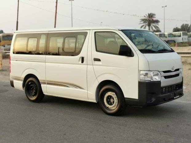 TOYOTA HIACE Image 2