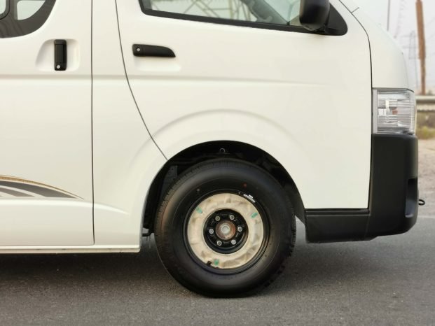 TOYOTA HIACE Image 11