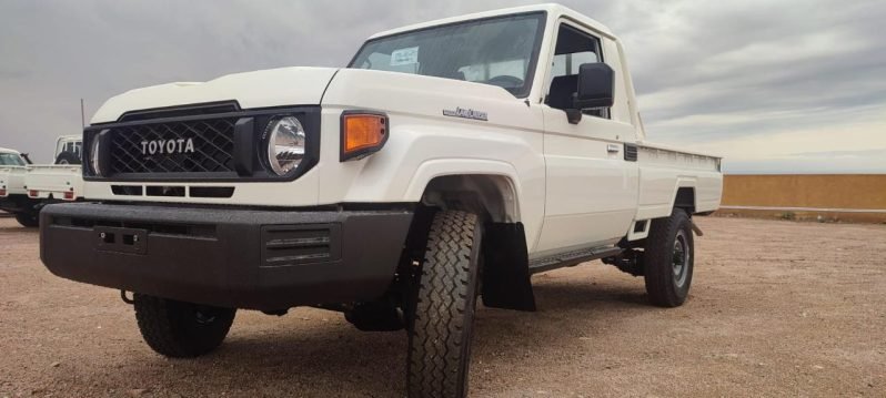 TOYOTA LAND CRUISER PICKUP Image 13