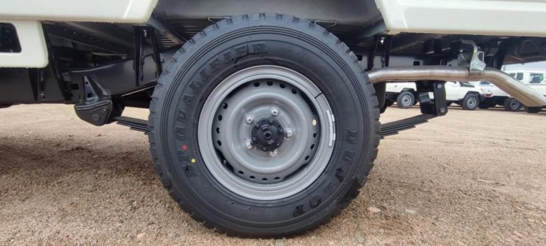 TOYOTA LAND CRUISER PICKUP Image 3