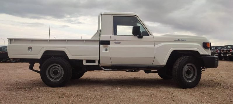 TOYOTA LAND CRUISER PICKUP Image 10