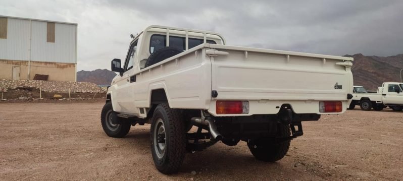 TOYOTA LAND CRUISER PICKUP Image 11