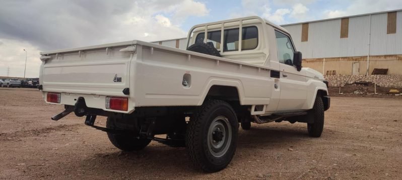 TOYOTA LAND CRUISER PICKUP Image 12