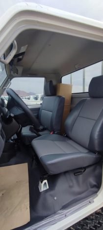 TOYOTA LAND CRUISER PICKUP Image 8