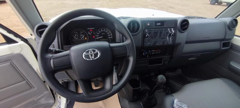 TOYOTA LAND CRUISER PICKUP Image 5