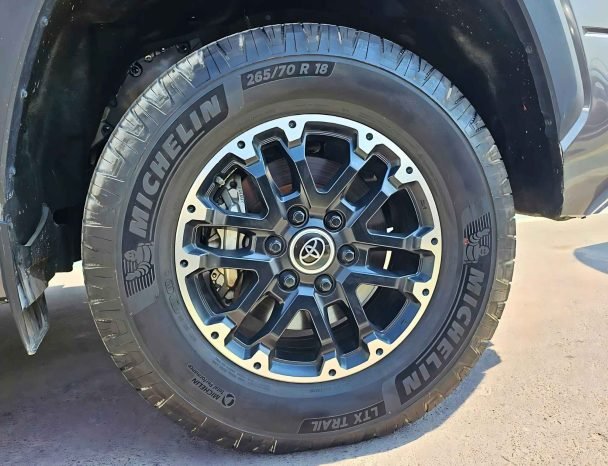 TOYOTA TUNDRA Image 10