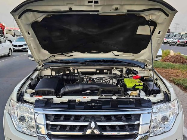 MITSUBISHI PAJERO Image 10