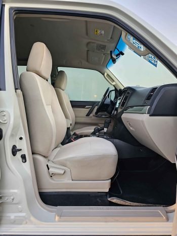 MITSUBISHI PAJERO Image 7