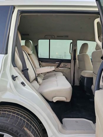 MITSUBISHI PAJERO Image 6