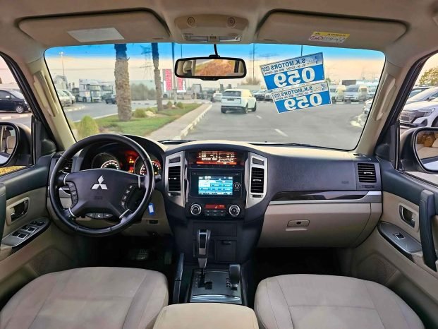 MITSUBISHI PAJERO Image 4