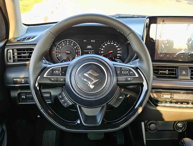 SUZUKI SWIFT Image 3