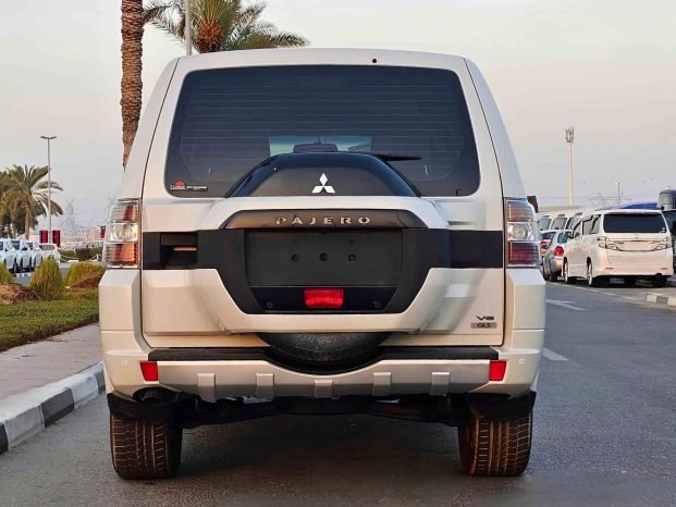 MITSUBISHI PAJERO Image 12