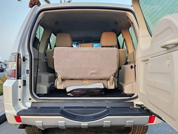 MITSUBISHI PAJERO Image 11
